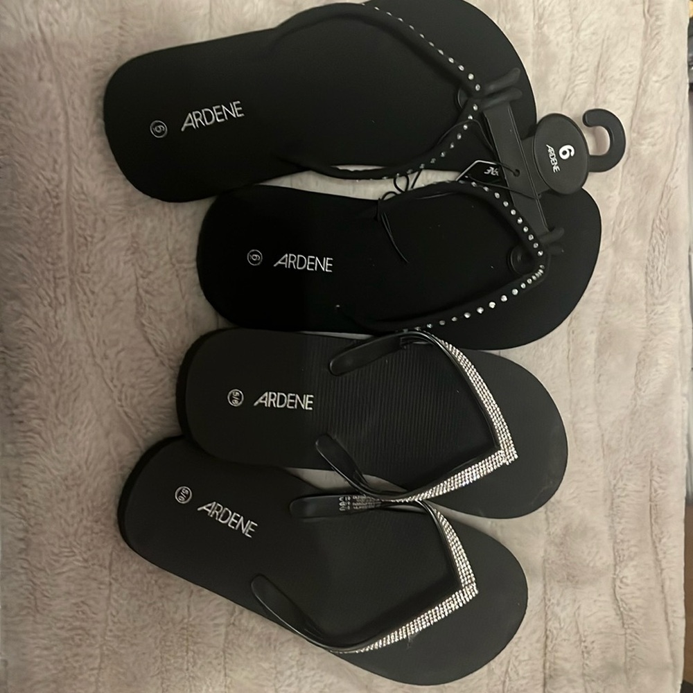 Ardene flip flops two pairs